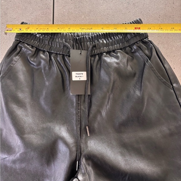 Women’s Venti6 Black Pants - Picture 4 of 8